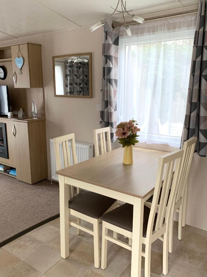 Mollys Retreat Pet Friendly Three Bed Caravan With Small Garden Newquay Bay Resort Quieter Area Of Park Ngoại thất bức ảnh