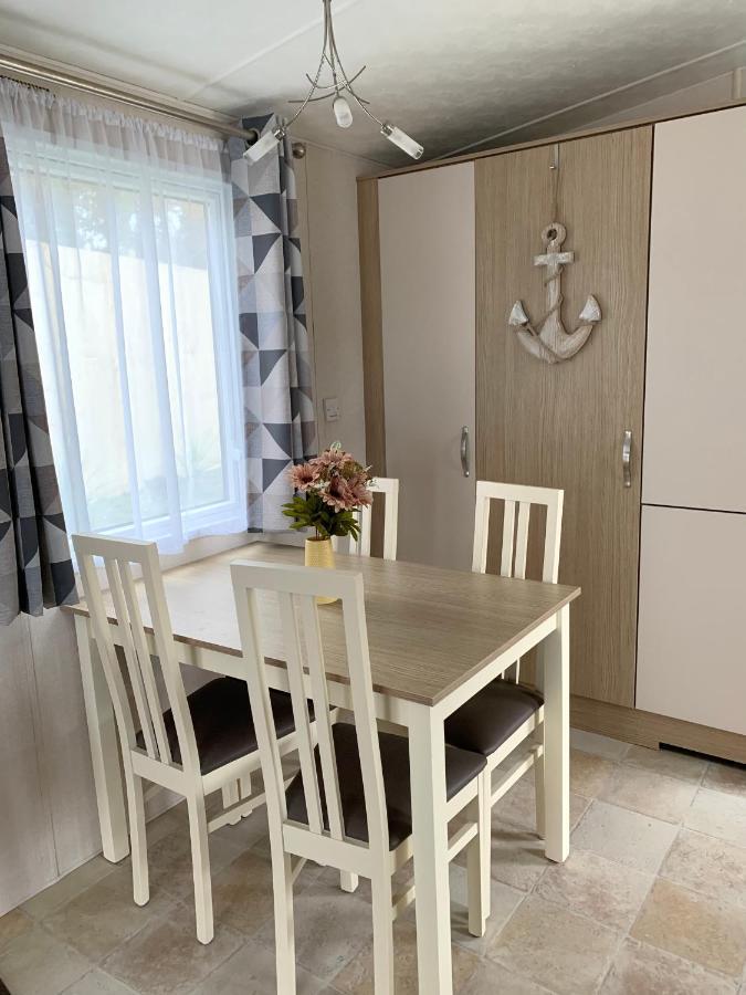 Mollys Retreat Pet Friendly Three Bed Caravan With Small Garden Newquay Bay Resort Quieter Area Of Park Ngoại thất bức ảnh