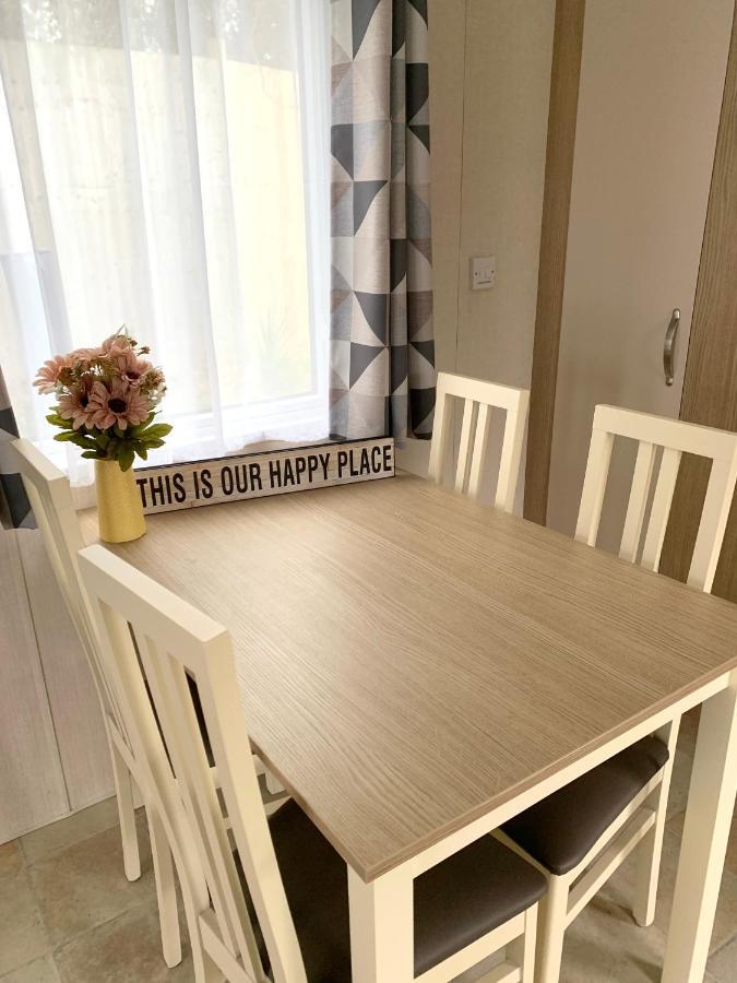 Mollys Retreat Pet Friendly Three Bed Caravan With Small Garden Newquay Bay Resort Quieter Area Of Park Ngoại thất bức ảnh